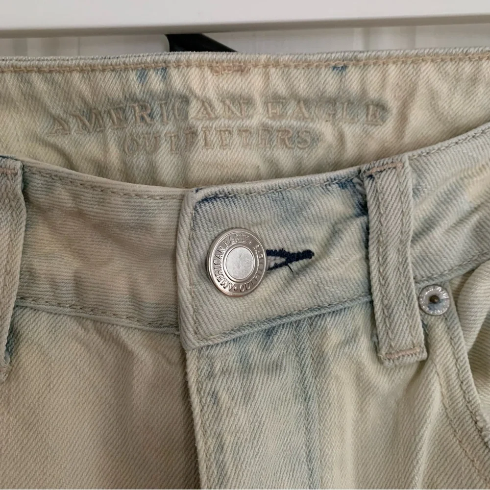 American Eagle Outfitters Light Wash Jeans - Picture 3 of 5